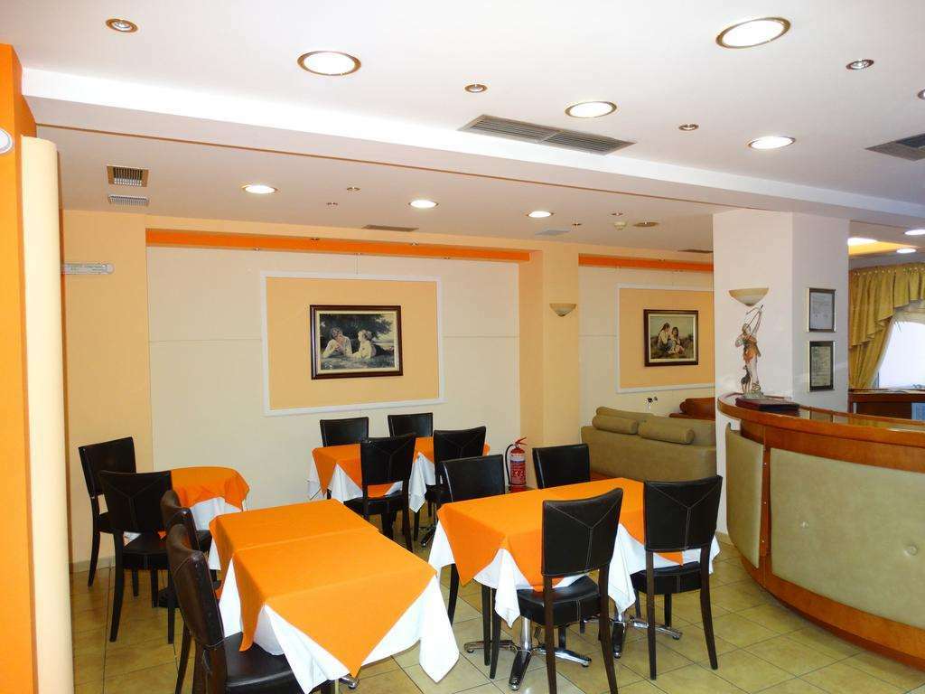 Faros II Hotel Piraeus Restaurant photo